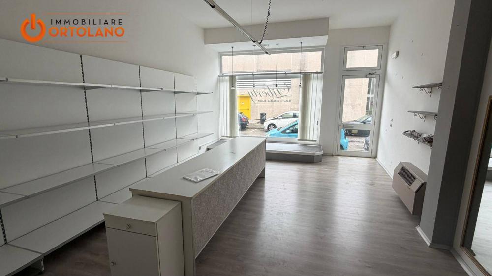 locale commerciale in affitto a Monfalcone