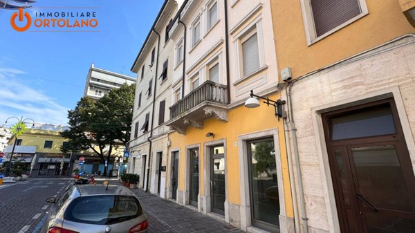locale commerciale in affitto a Monfalcone