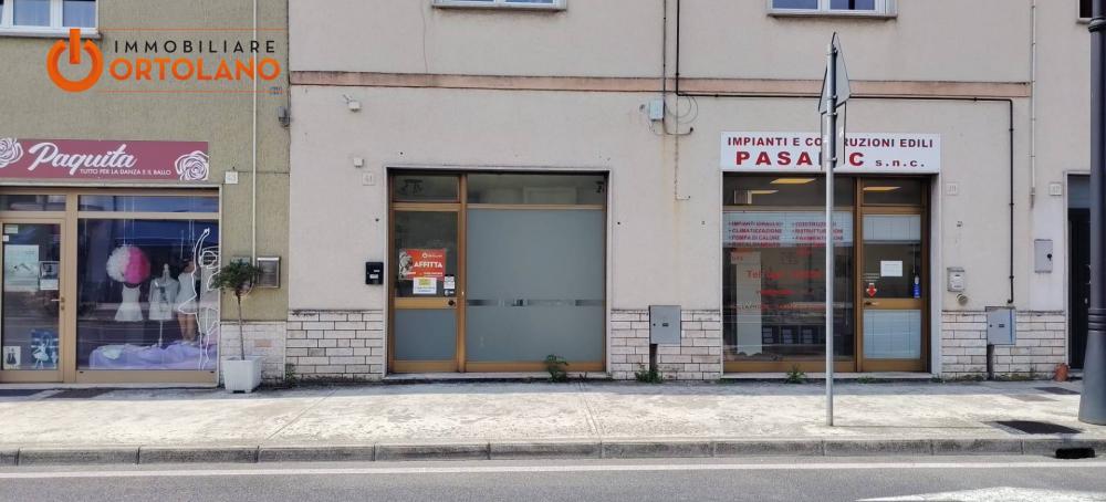 locale commerciale in affitto a Monfalcone in zona Aris