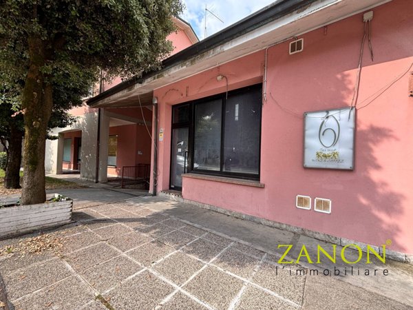 negozio in affitto a Romans d'Isonzo
