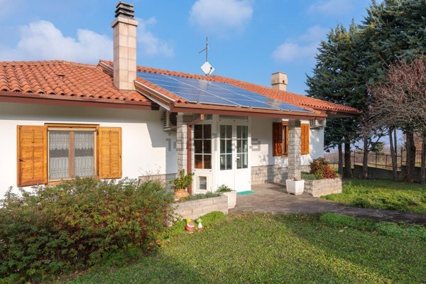 casa indipendente in affitto a Muggia in zona Santa Barbara