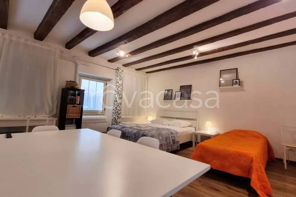 appartamento in affitto a Trieste in zona Borgo Teresiano