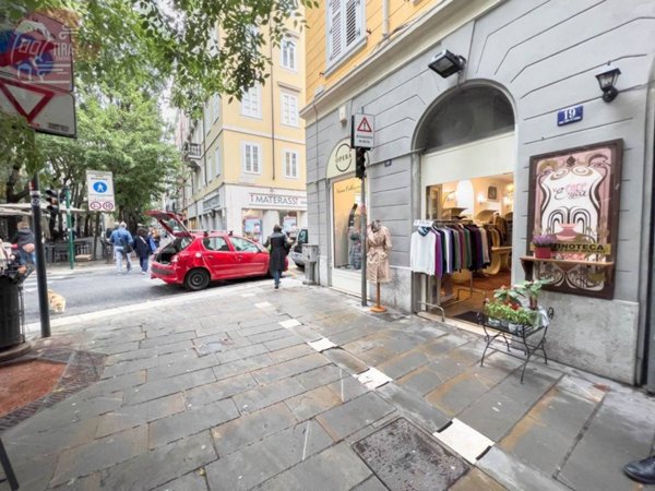 negozio in affitto a Trieste in zona Borgo Teresiano