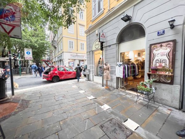 negozio in affitto a Trieste in zona Borgo Teresiano