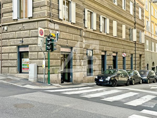 locale commerciale in affitto a Trieste