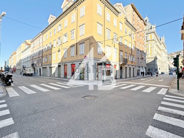 locale commerciale in affitto a Trieste in zona Borgo Teresiano