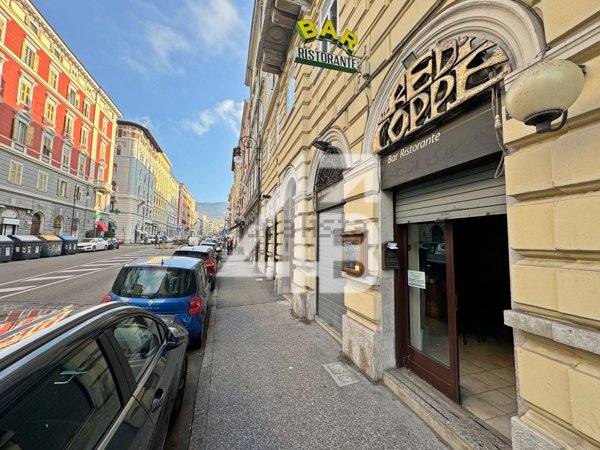 locale commerciale in affitto a Trieste