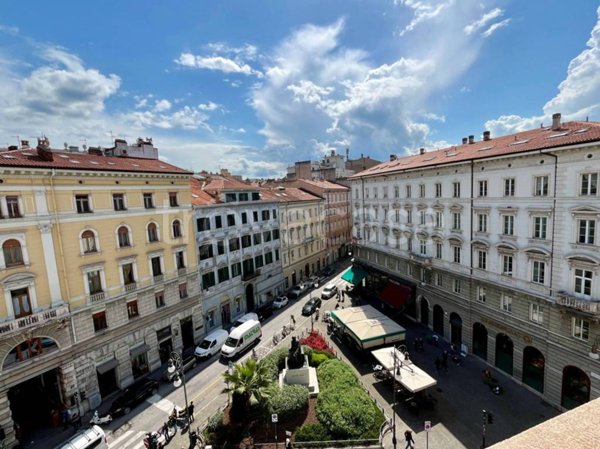 appartamento in affitto a Trieste in zona Borgo Teresiano
