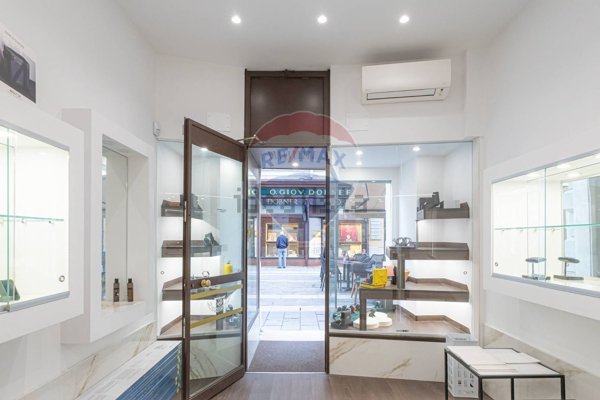 locale commerciale in affitto a Trieste in zona Borgo Teresiano