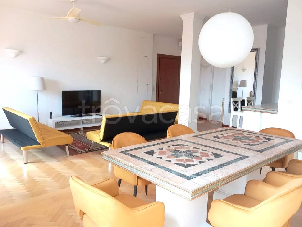 appartamento in affitto a Trieste in zona San Vito
