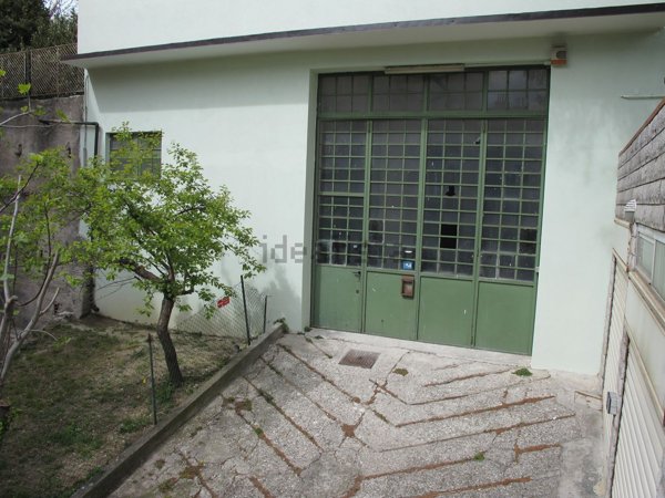 locale di sgombero in affitto a Trieste in zona Gretta