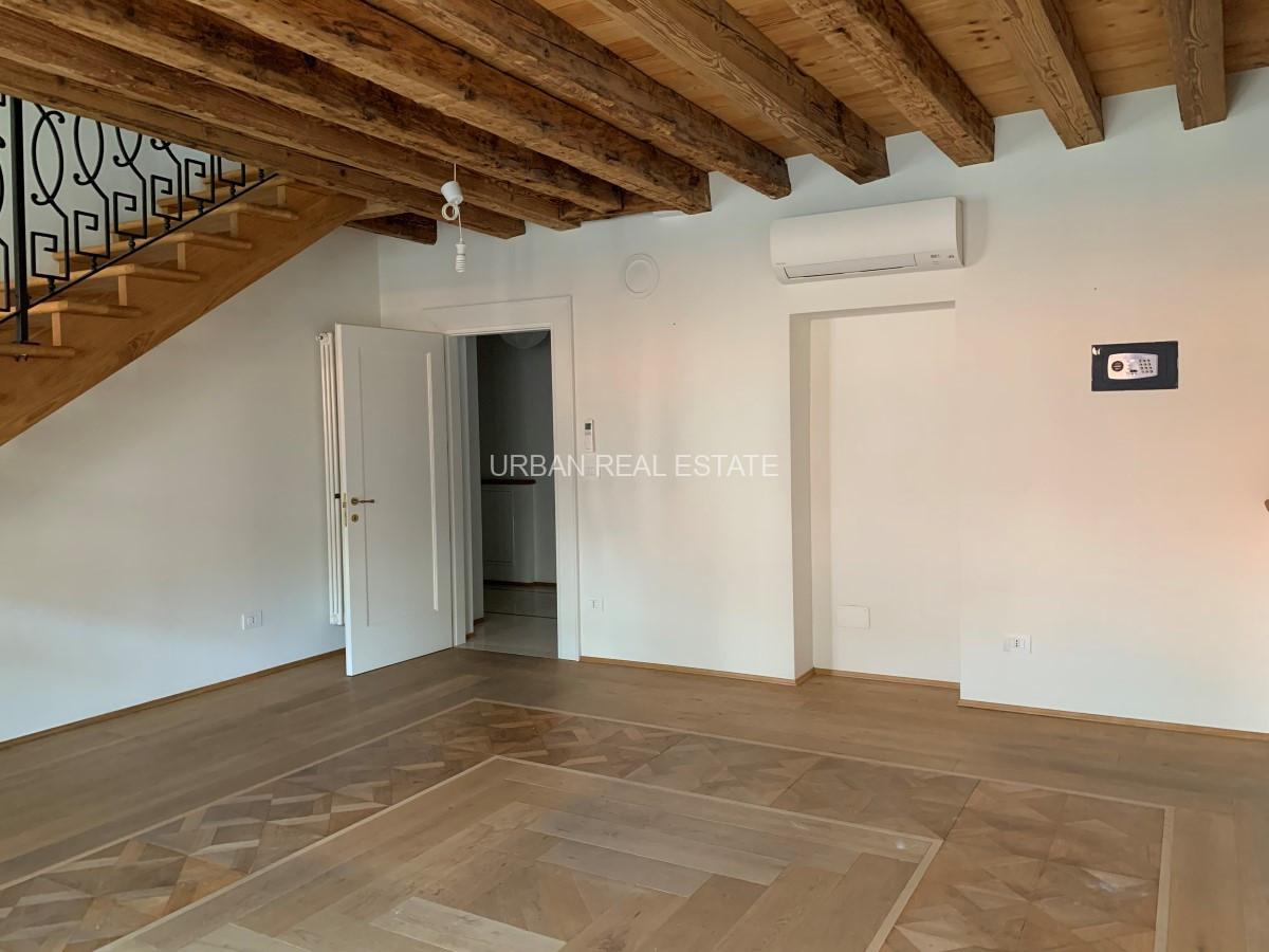 appartamento in affitto a Trieste in zona Città Vecchia