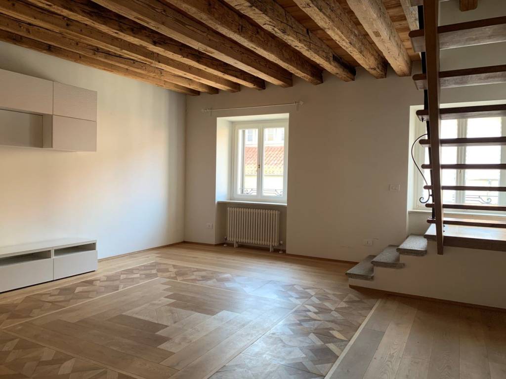 appartamento in affitto a Trieste in zona Borgo Teresiano
