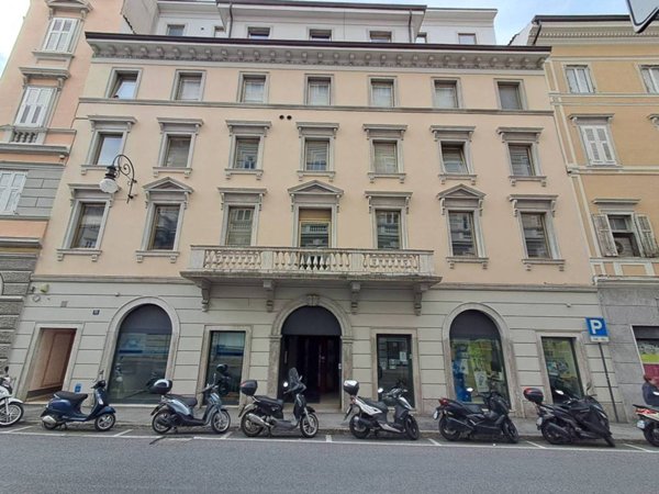 intera palazzina in affitto a Trieste