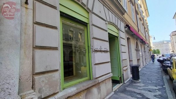 locale commerciale in affitto a Trieste in zona Città Vecchia