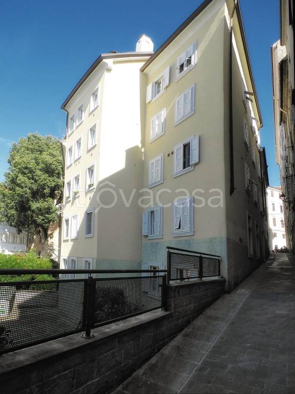appartamento in affitto a Trieste in zona Città Vecchia