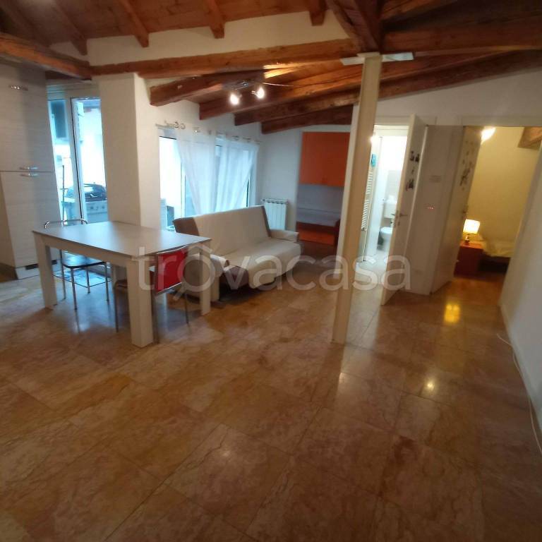 appartamento in affitto a Trieste in zona Borgo Teresiano