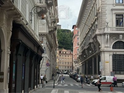 negozio in affitto a Trieste in zona Borgo Teresiano