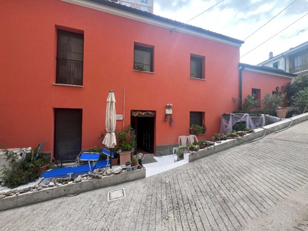 casa indipendente in affitto a Trieste in zona Cologna