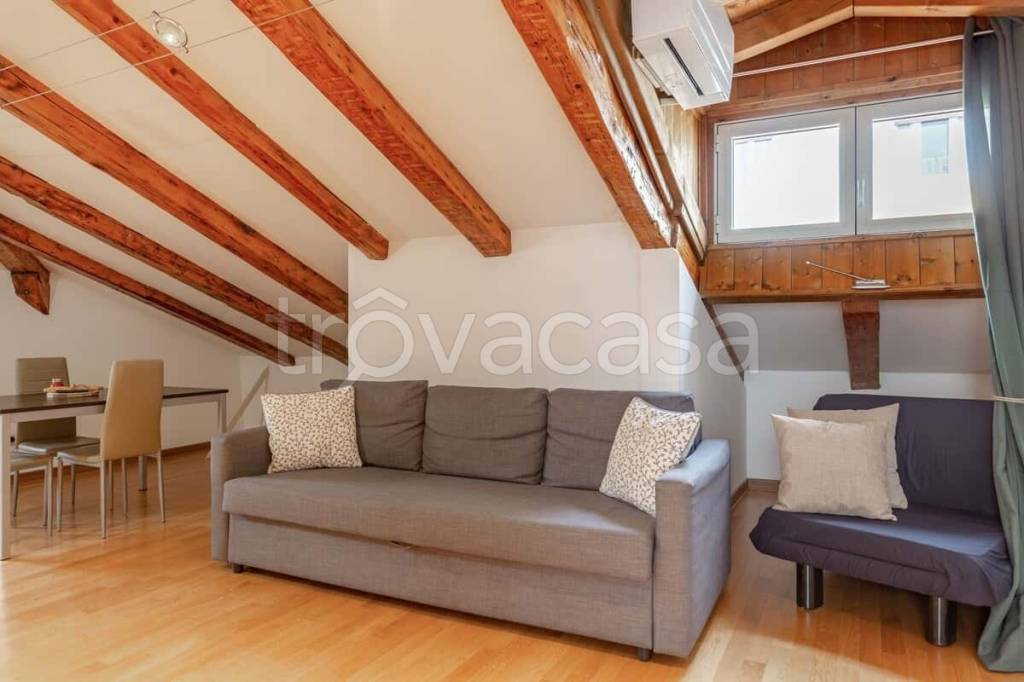 appartamento in affitto a Trieste in zona Borgo Teresiano