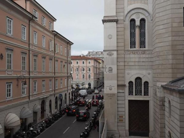 appartamento in affitto a Trieste in zona Città Nuova