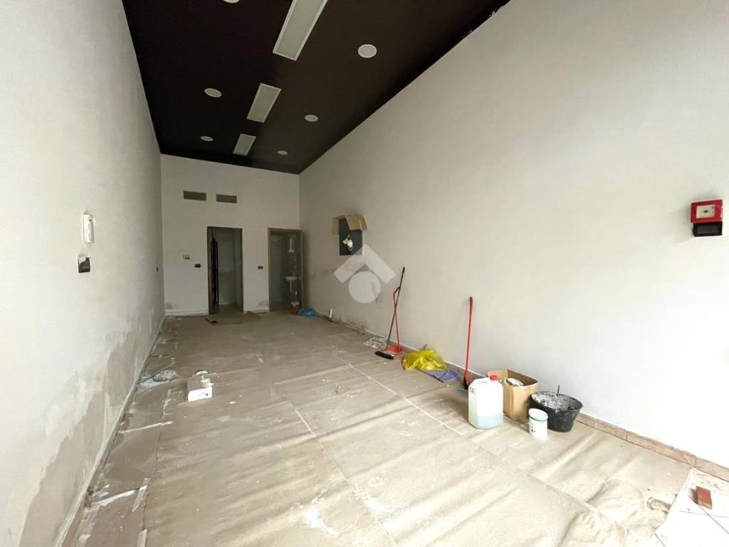 negozio in affitto a Trieste in zona San Vito