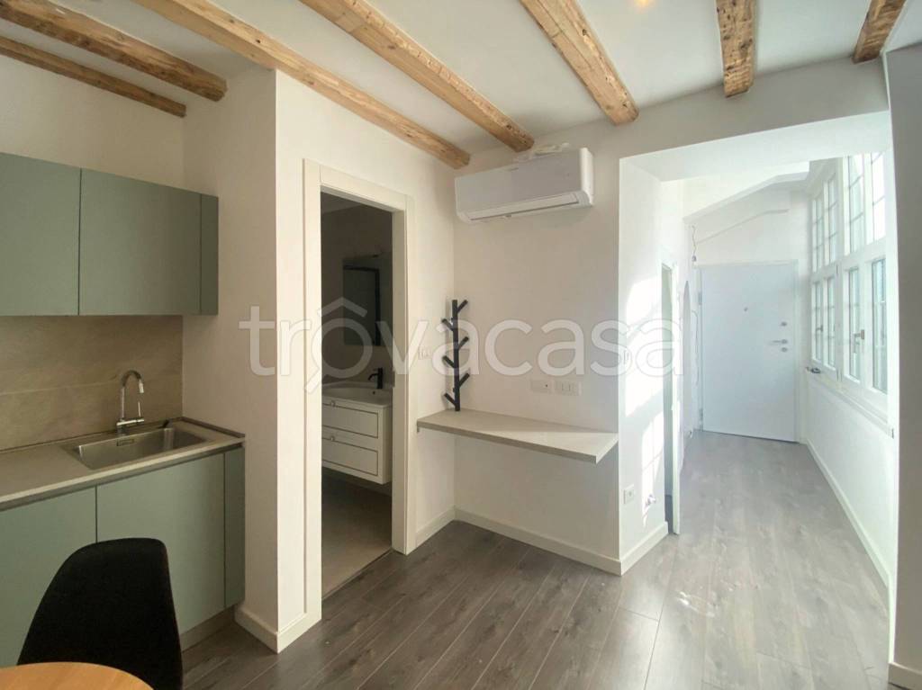 appartamento in affitto a Trieste in zona Borgo Teresiano