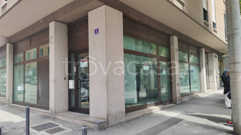 negozio in affitto a Trieste in zona Cologna