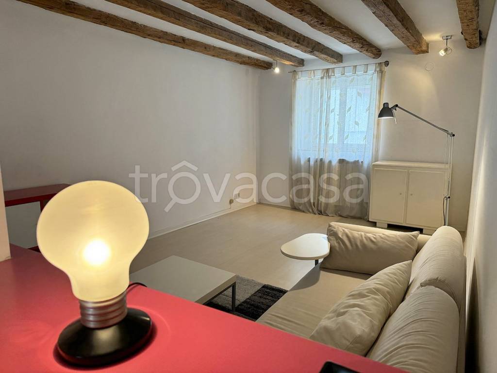 appartamento in affitto a Trieste in zona Campi Elisi