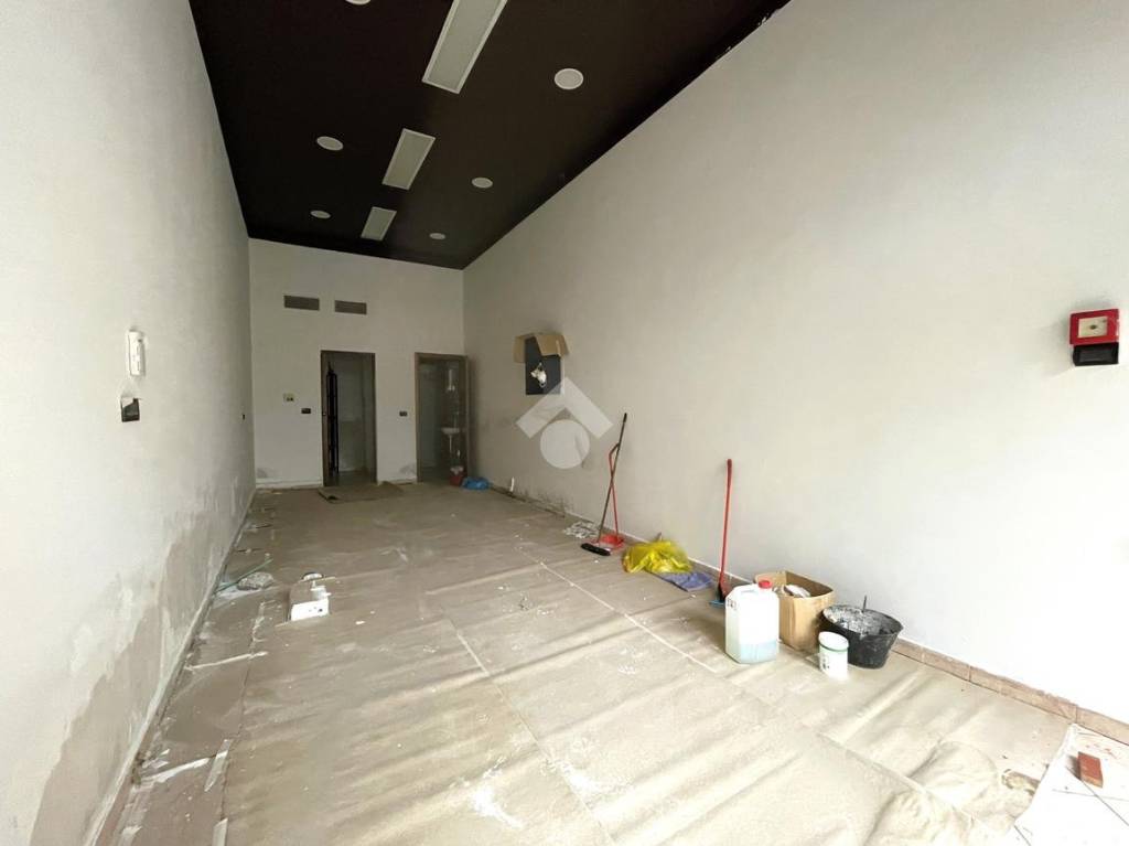 negozio in affitto a Trieste in zona San Vito