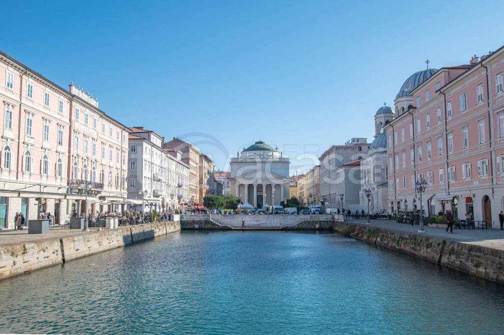 negozio in affitto a Trieste in zona Borgo Teresiano