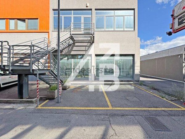 locale commerciale in affitto a Trieste in zona Borgo San Sergio