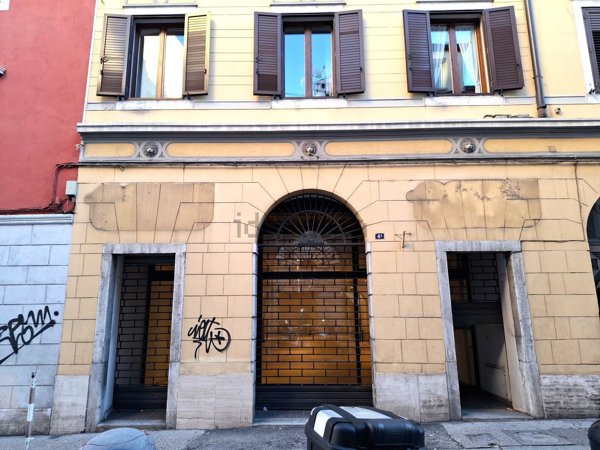 locale commerciale in affitto a Trieste in zona Barriera vecchia