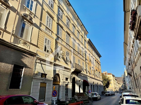locale commerciale in affitto a Trieste in zona Città Vecchia