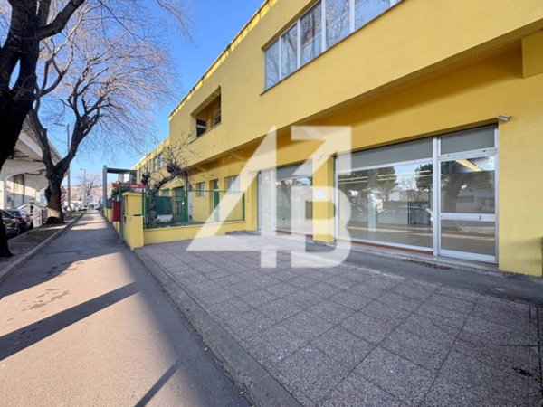 negozio in affitto a Trieste in zona Borgo San Sergio