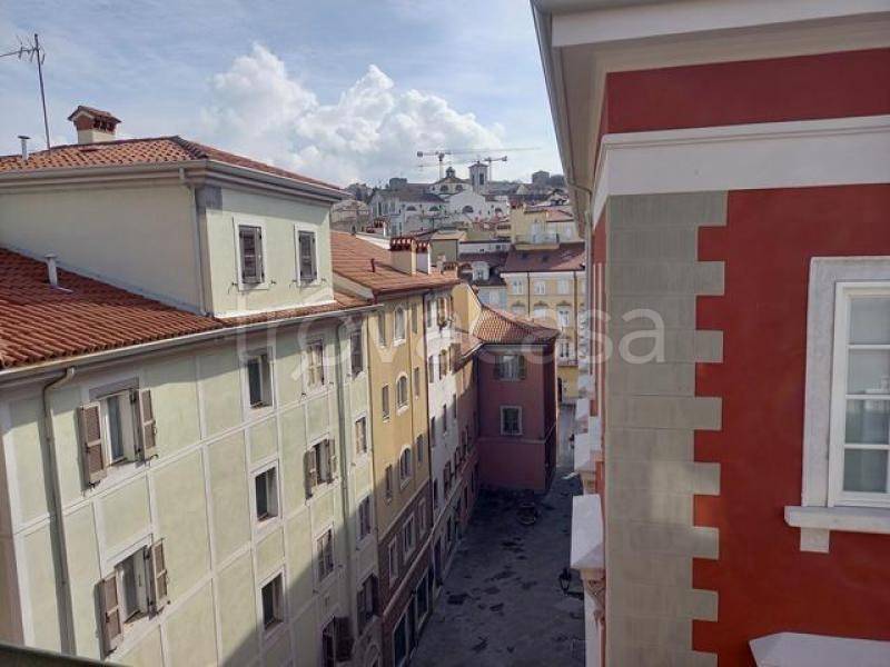 appartamento in affitto a Trieste in zona Cavana
