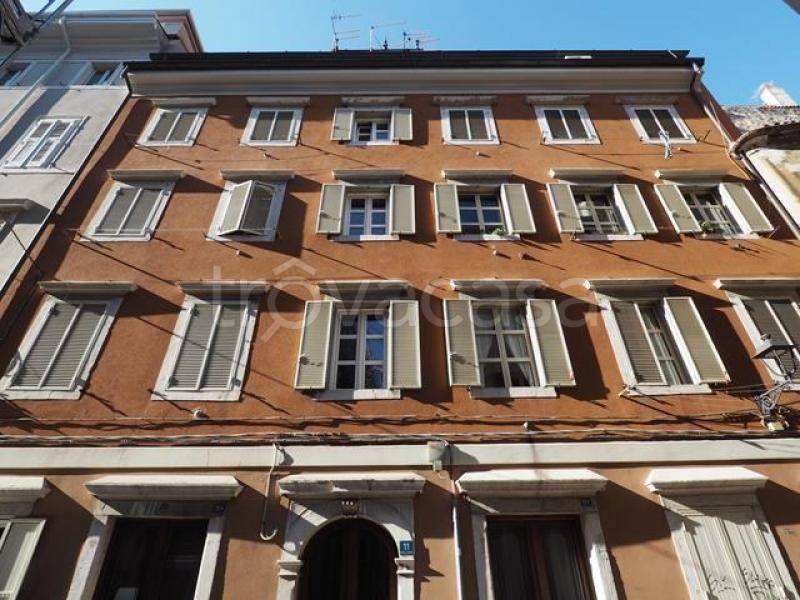 appartamento in affitto a Trieste in zona Cavana
