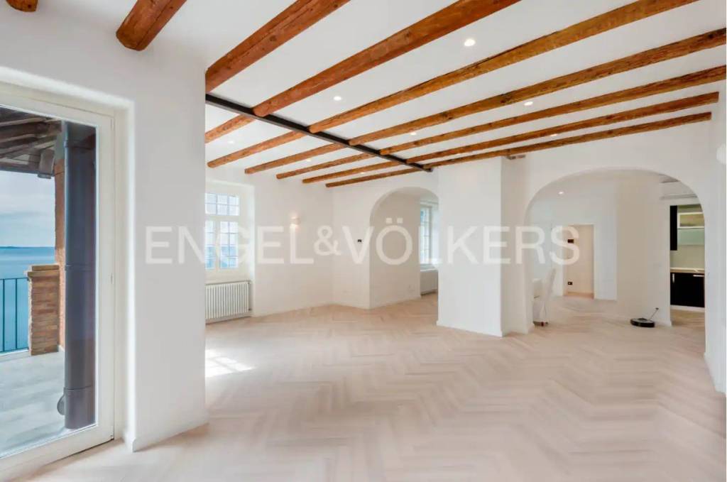 appartamento in affitto a Trieste in zona Grignano