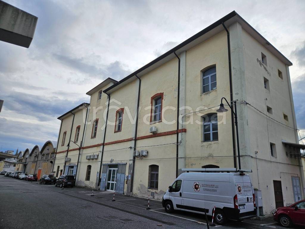 locale commerciale in affitto a Trieste in zona Chiarbola