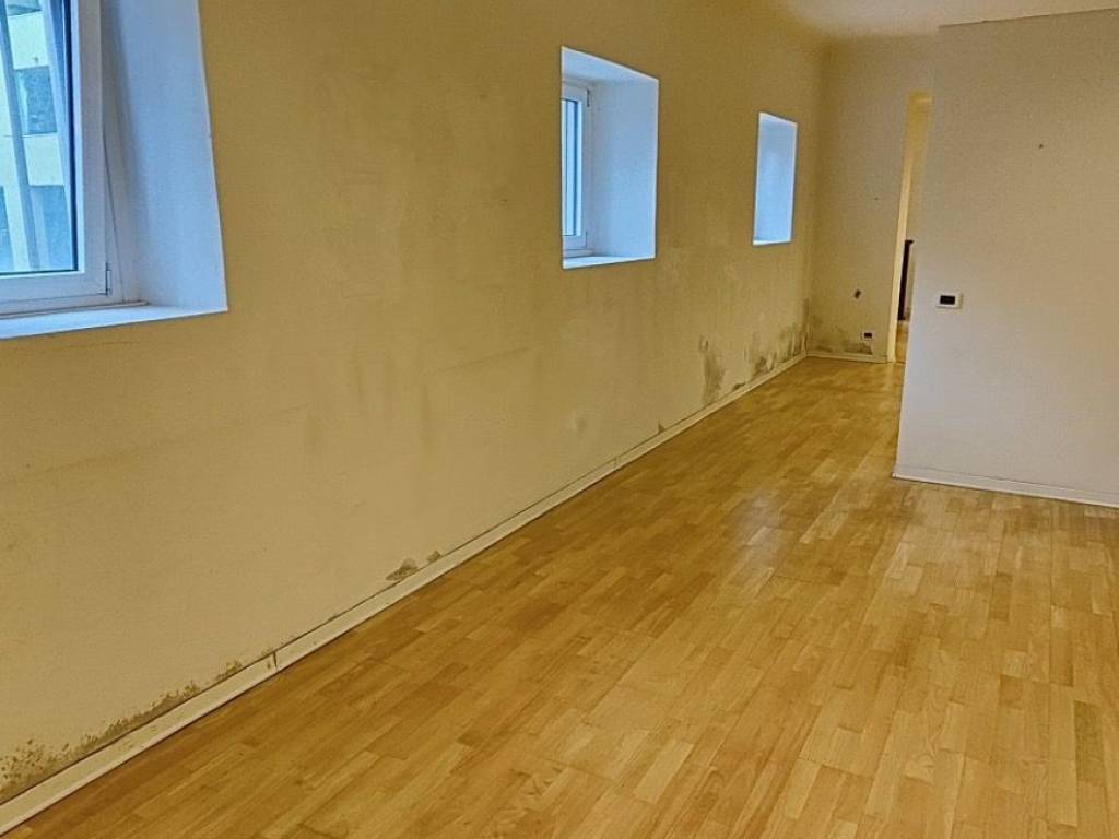 locale commerciale in affitto a Trieste