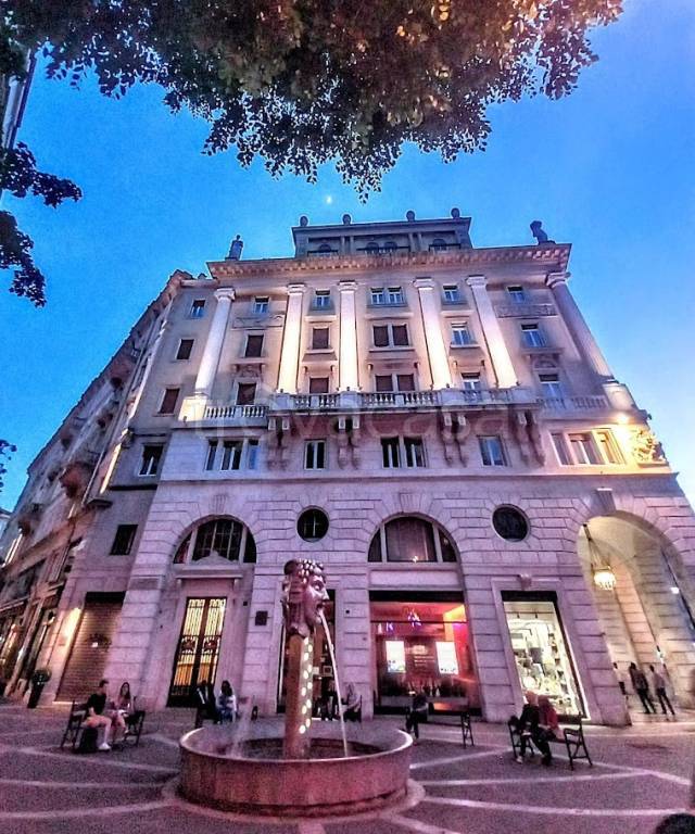 appartamento in affitto a Trieste in zona Borgo Teresiano