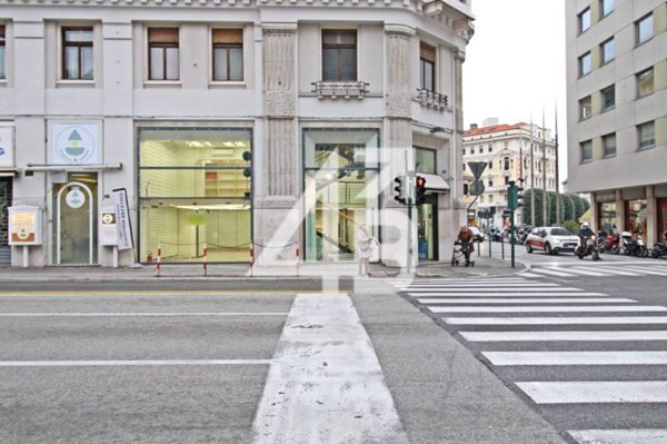 negozio in affitto a Trieste