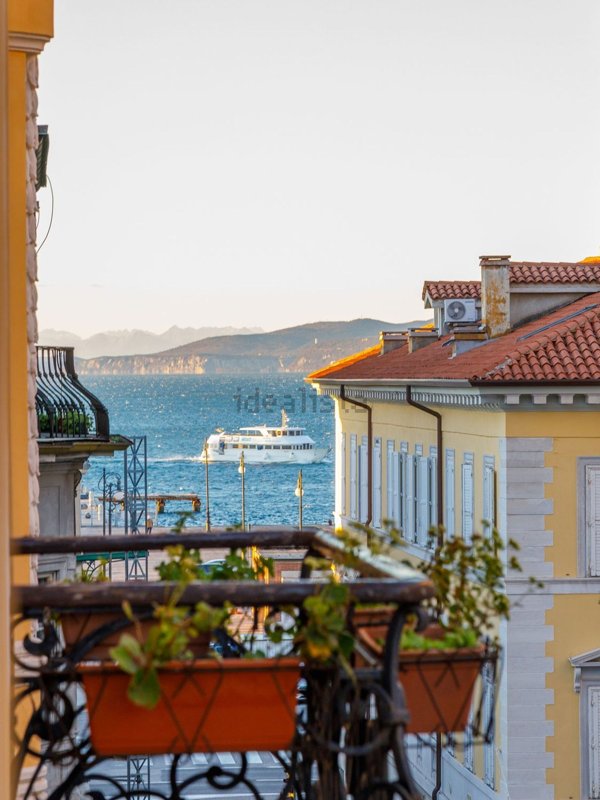 appartamento in affitto a Trieste in zona Città Vecchia