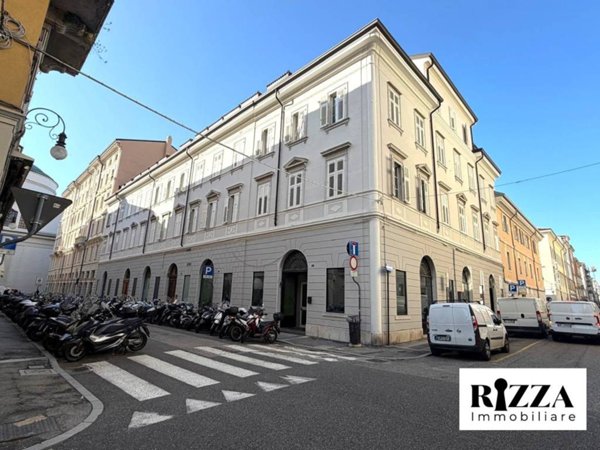 appartamento in affitto a Trieste in zona Borgo Teresiano