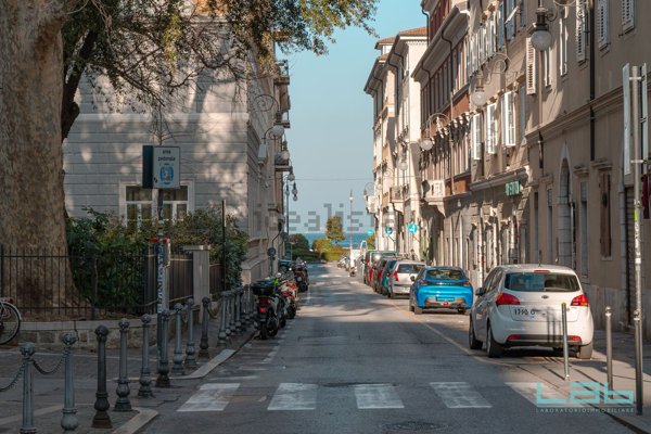 negozio in affitto a Trieste in zona Città Vecchia