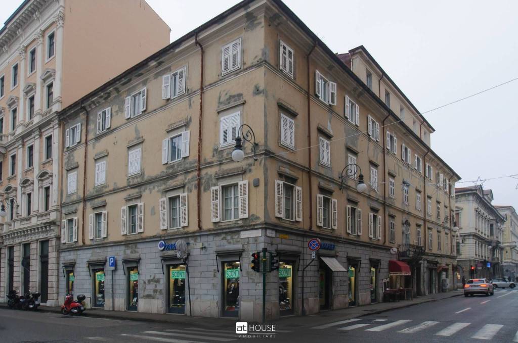 negozio in affitto a Trieste in zona Borgo Teresiano