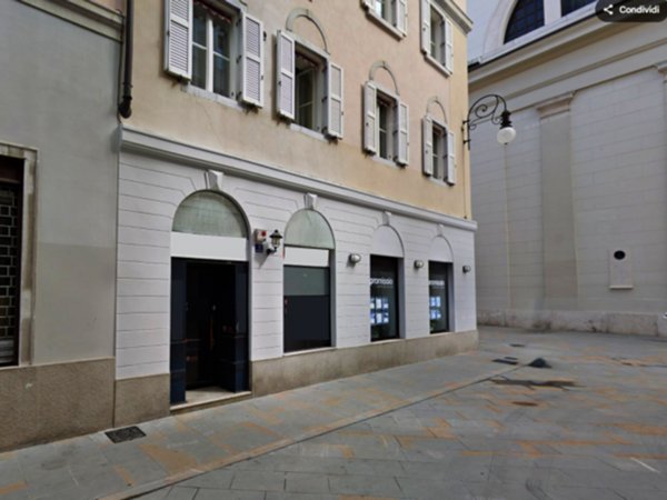 locale commerciale in affitto a Trieste