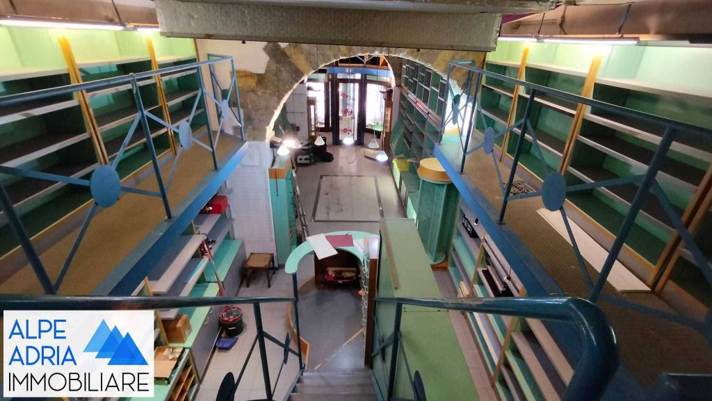 negozio in affitto a Trieste in zona Borgo Teresiano