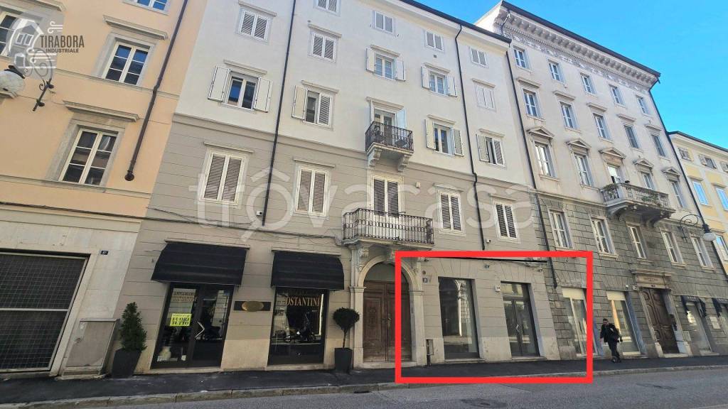 negozio in affitto a Trieste in zona Borgo Teresiano