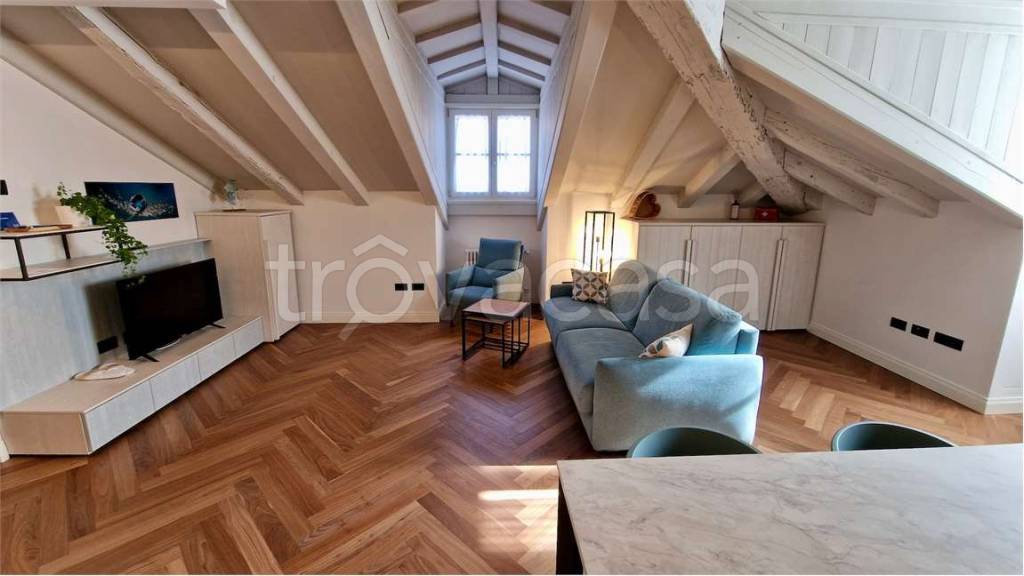 appartamento in affitto a Trieste in zona Borgo Teresiano